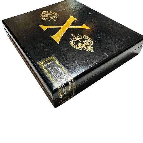 Republica De Nicaragua  Black Empty Cigar Wooden Box - Picture 3 of 6